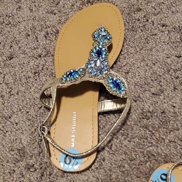 Sandals - Picture 2 of 3